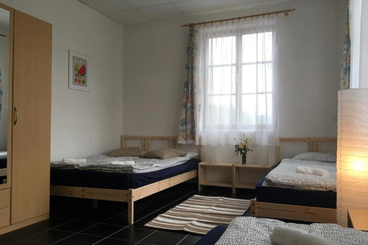 Room 5 of 8