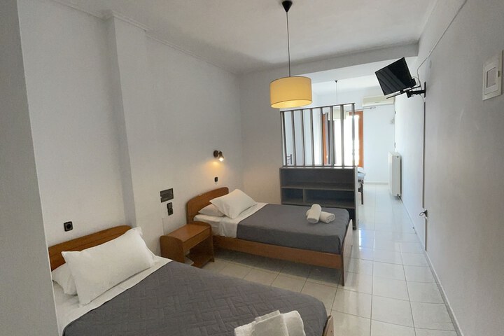 Room 10 of 20