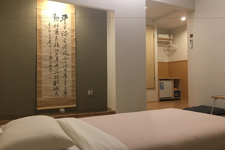 Room 6 of 86