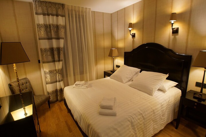 Room 25 of 103