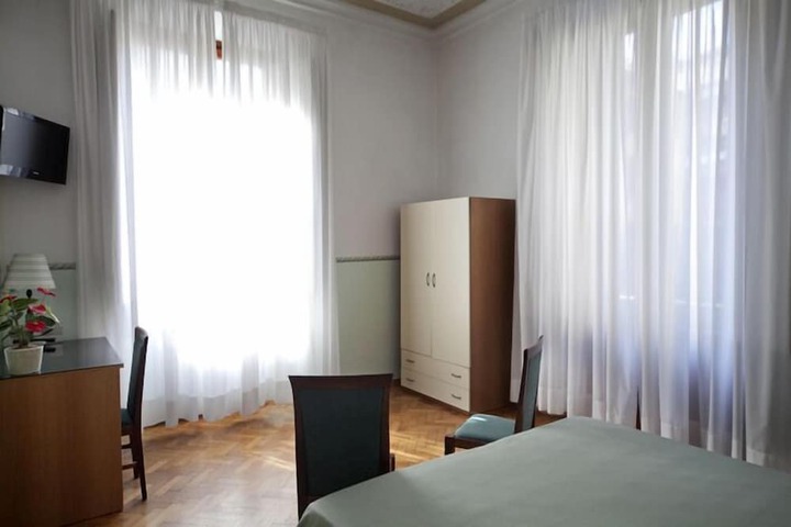 Room 14 of 22
