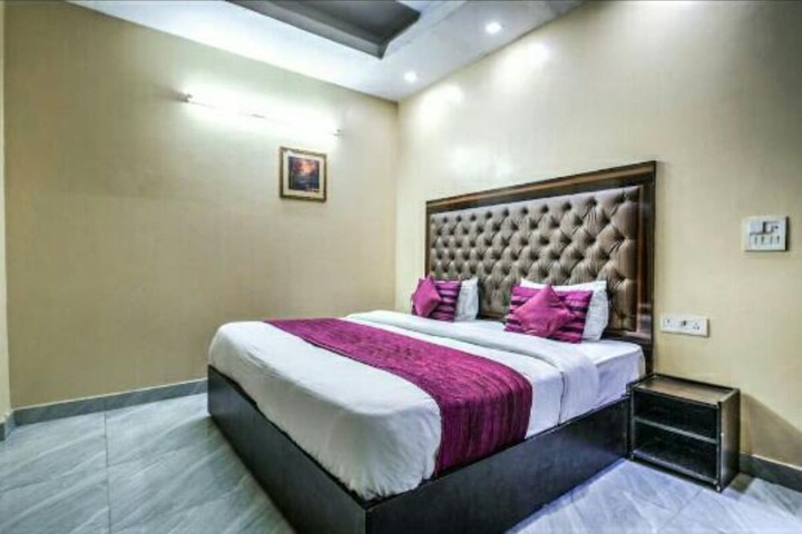 Room 8 of 22