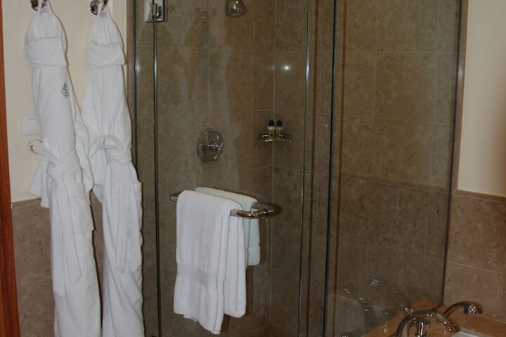 Room 14 of 22