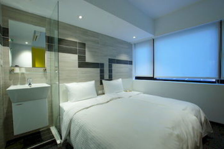 Room 9 of 65