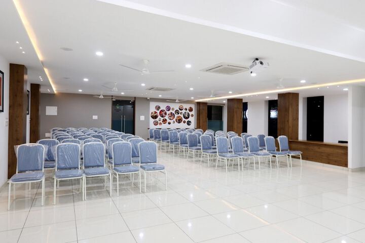 Ballroom/Hall 11 of 17
