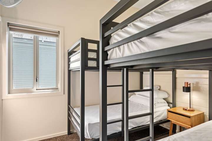 Room 8 of 98