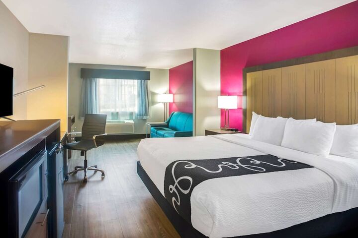 1 King Bed (7 of 9)