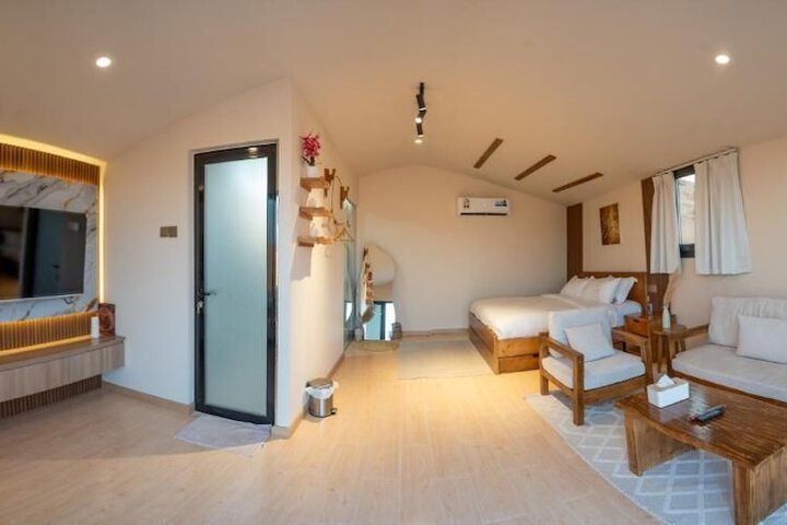 Room 6 of 34