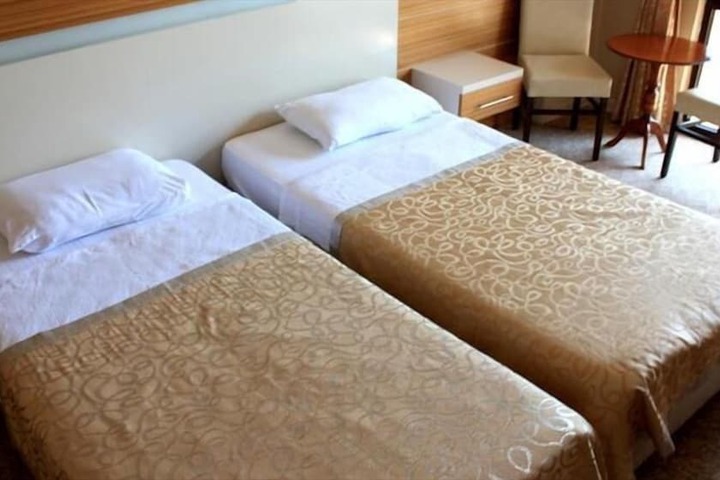 Room 6 of 14