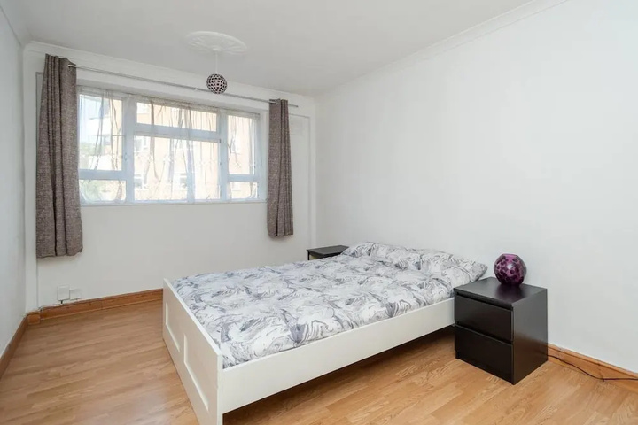 Room 8 of 12