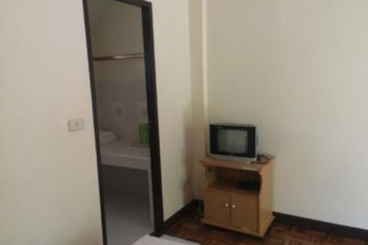 Room 33 of 42