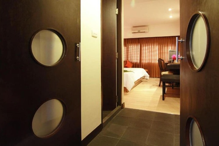 Room 9 of 34