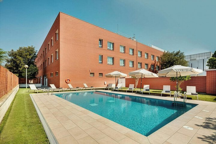 Pools & Facilities