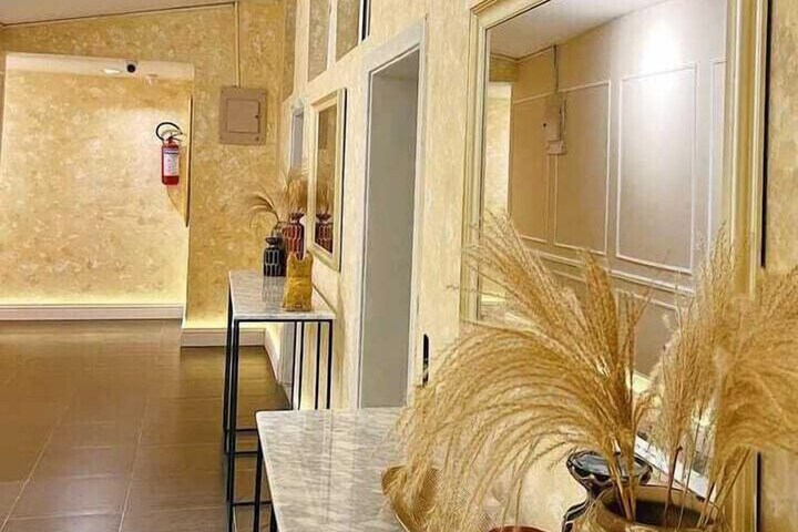 Ballroom/Hall 39 of 41