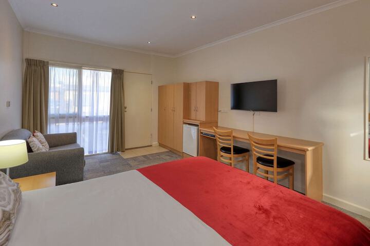 Room 27 of 138