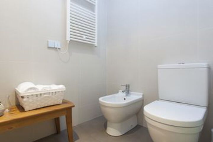 Room 2 of 28