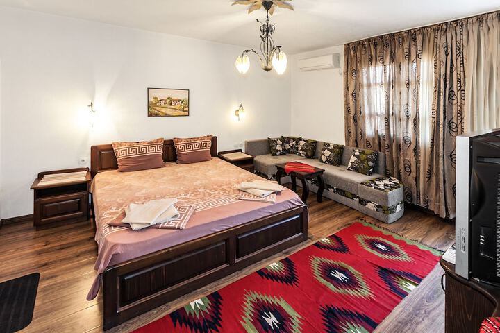 Room 3 of 41