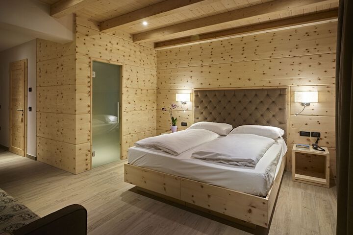 Room 17 of 36