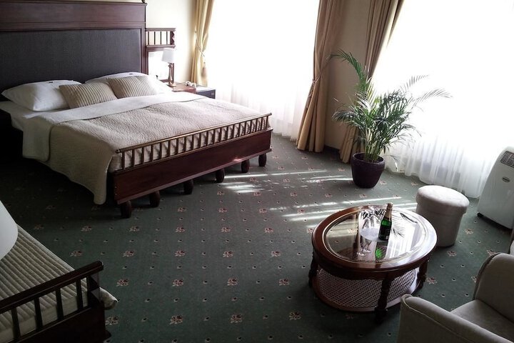 Room 4 of 113
