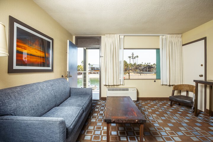 Pointe Suite Low Floor (2 of 19)
