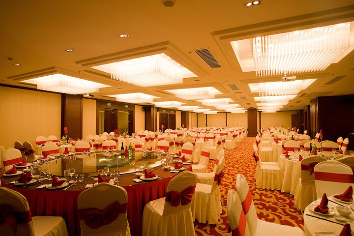 Ballroom/Hall 38 of 48