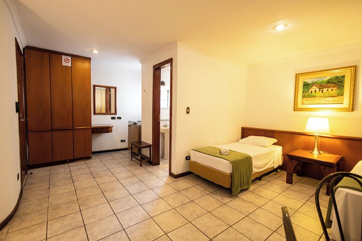 Room 34 of 111