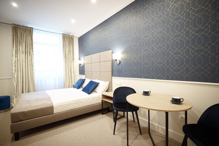 Room 12 of 73