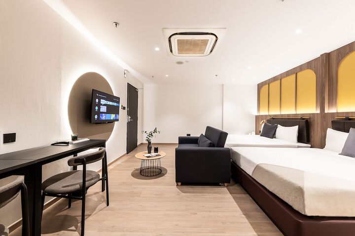 Room 27 of 72