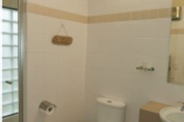 Room 7 of 12