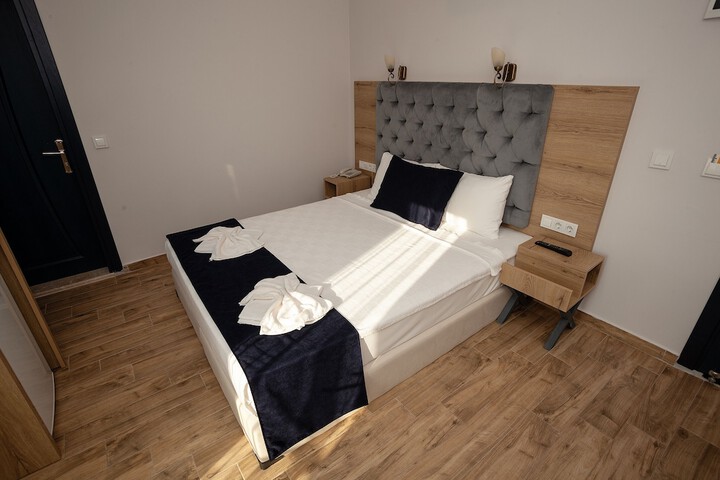 Room 6 of 25