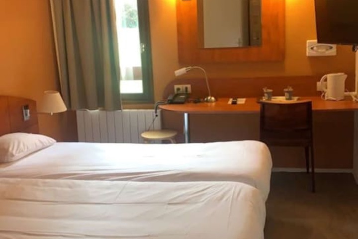 Room 10 of 24