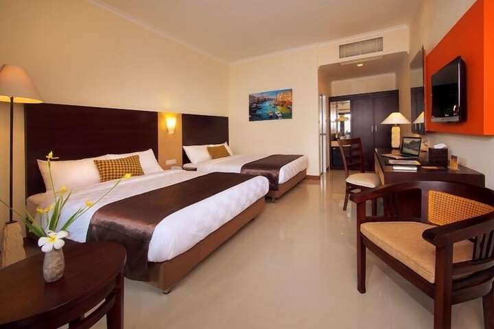 Room 4 of 12