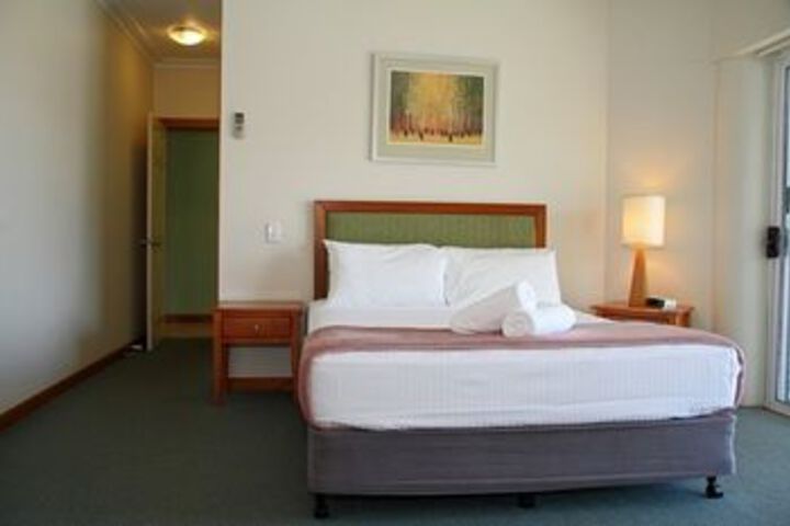 Room 28 of 107