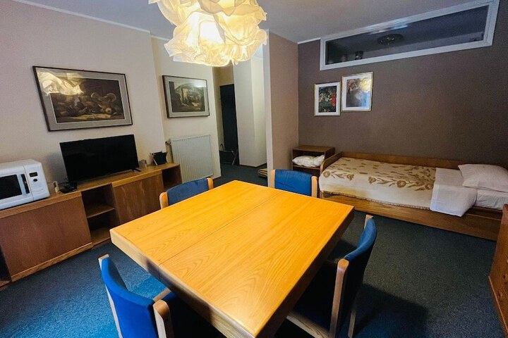 Room 8 of 35