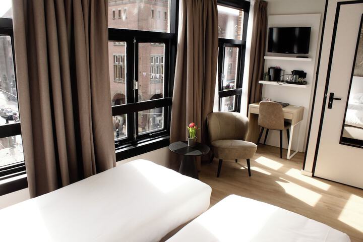 Room 50 of 94