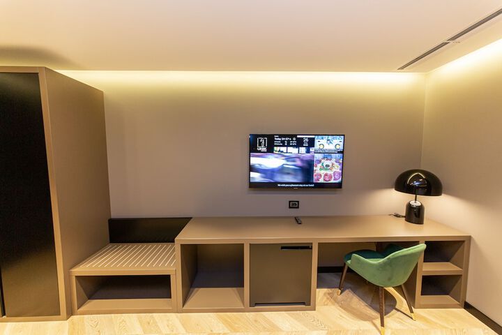 Room 34 of 77