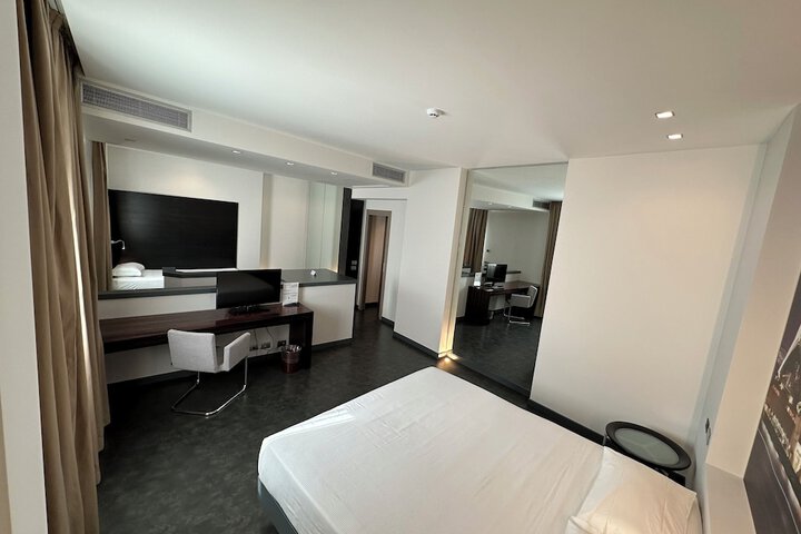 Room 19 of 132