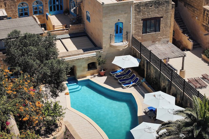 Pool 62 of 74