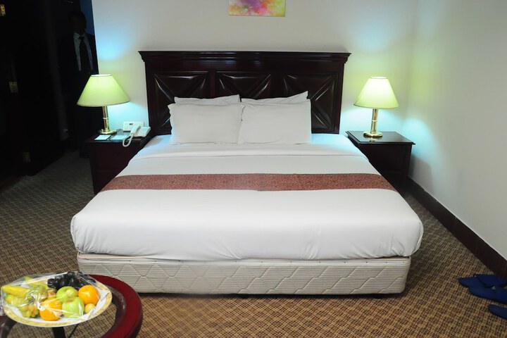 Room 15 of 33