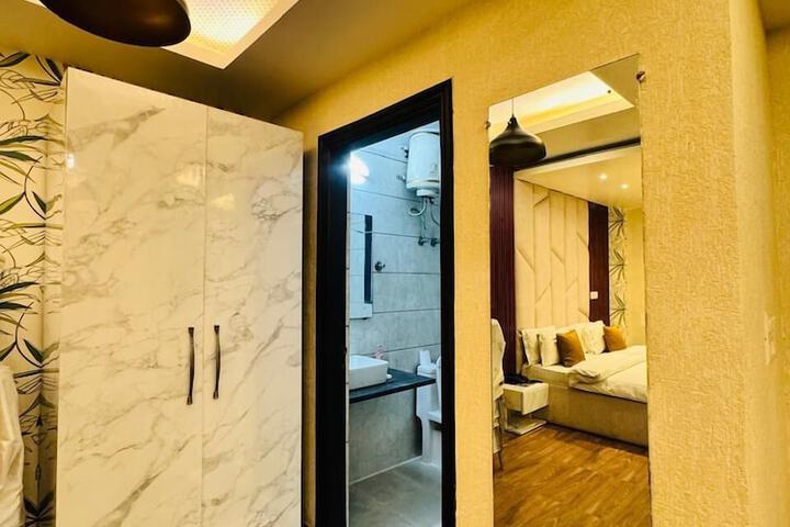 Room 2 of 79