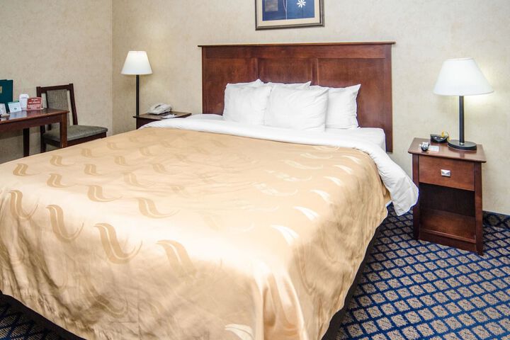 1 King Bed (13 of 18)