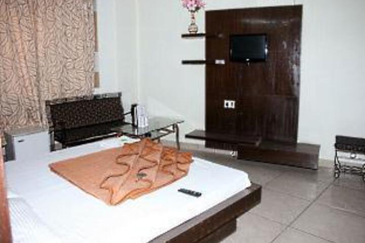 Room 2 of 5