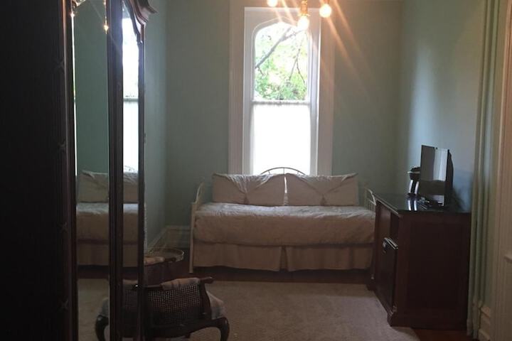 Room 13 of 26