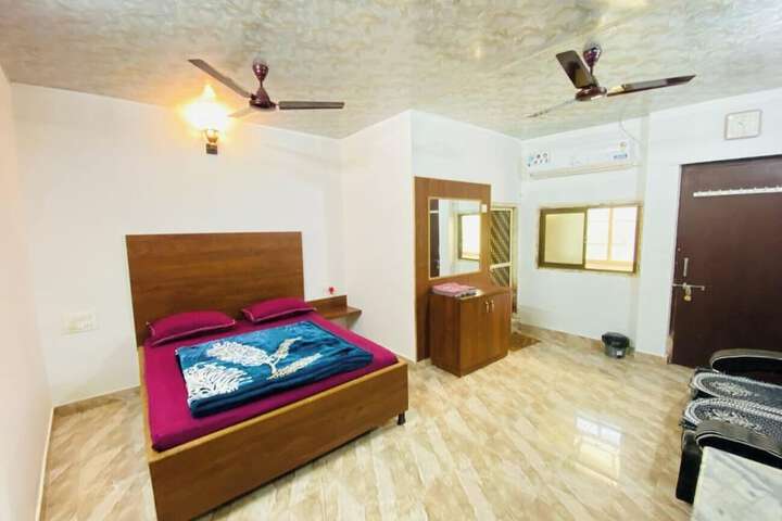 Room 5 of 32