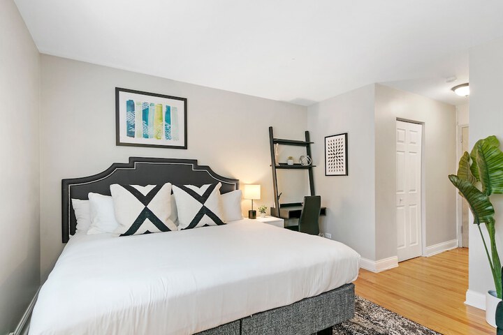 Studio in the Heart of Lakeview in Chicago, IL
