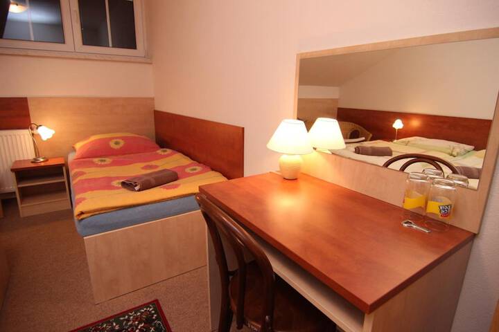 Room 8 of 48