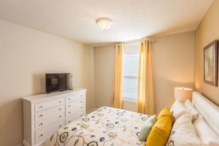 Room 9 of 16
