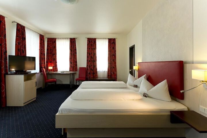 Room 8 of 39