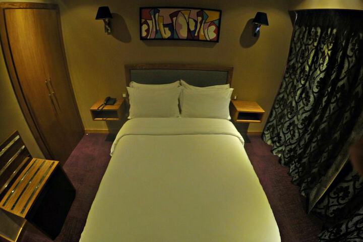 Room 8 of 78