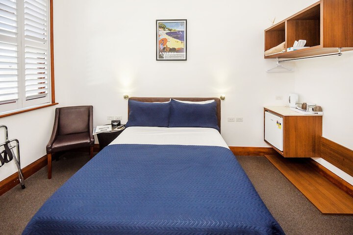 Room 17 of 41